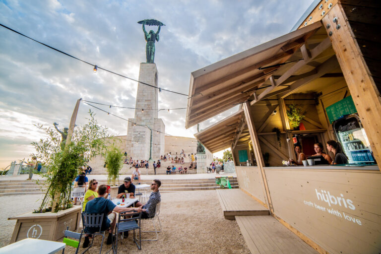 hello_wood_1xfent_bar_crystal_pavilion_photo_csudai_sandor_we_love_budapest_1