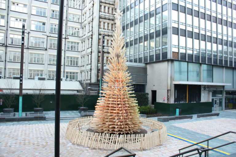 christmas-tree-with-a-difference_24566773943_o