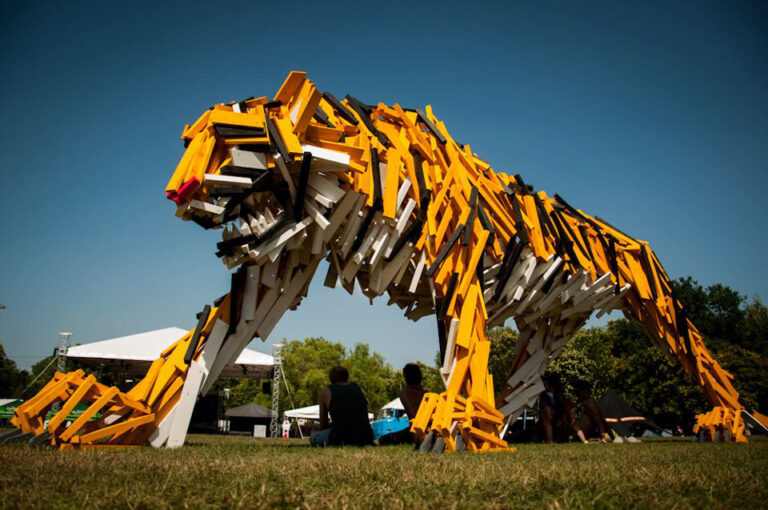 szoke-gabor-miklos-tiger-installation-hello-wood